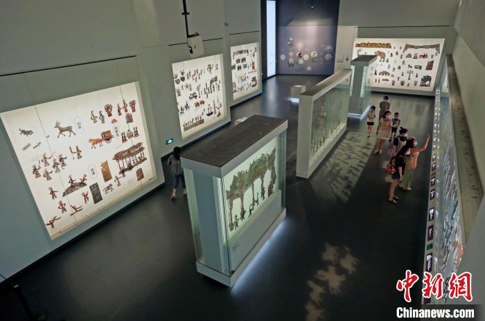 四川皮影复兴:光影中传承民间艺术之美 四川皮影复兴:光影中传承民间艺术之美