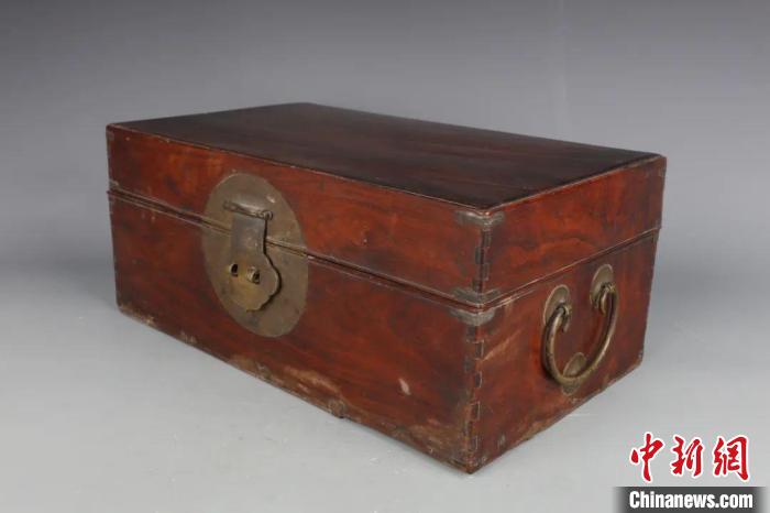 4月13日，黄花梨沉香书房展在海口开展，图为清·海南黄花梨匣子，海南省博物馆藏。　海南省博物馆供图