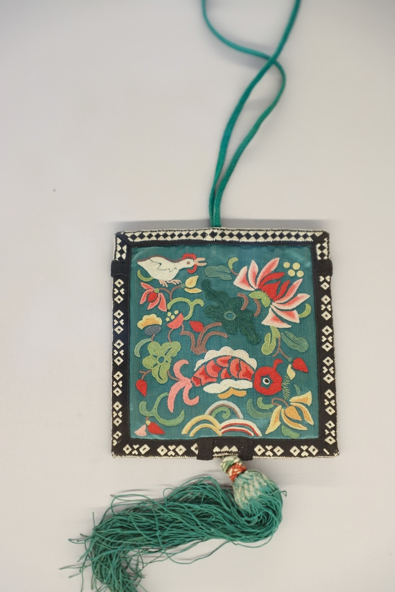 绿缎地打籽绣“鱼唆莲花、莲生贵子”花鸟纹双面荷包，时代：民国至当代，地域、流派：陕西